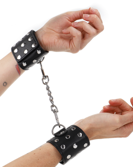 KINK - HANDGELENKFESSELN MIT DRUCKVERSCHLUSS VOLLER NIETEN SCHWARZ VERSTELLBAR 19-24 CM X 5,5 CM