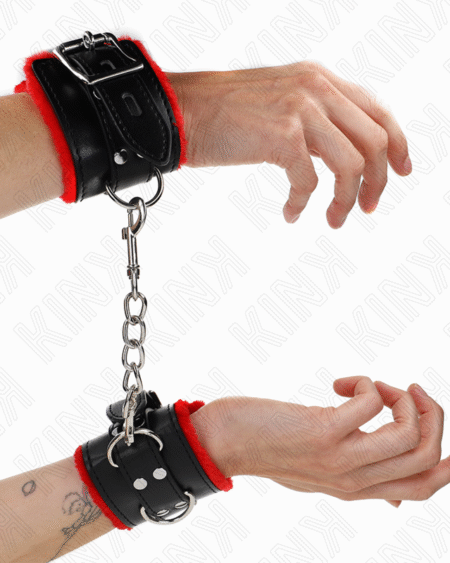 KINK - PELZGEFÜTTERTE HANDGELENKFESSELN MIT QUADRATISCHEN LÖCHERN, ROTER UND SCHWARZER GÜRTEL, VERSTELLBAR 17-29 CM X 6 CM